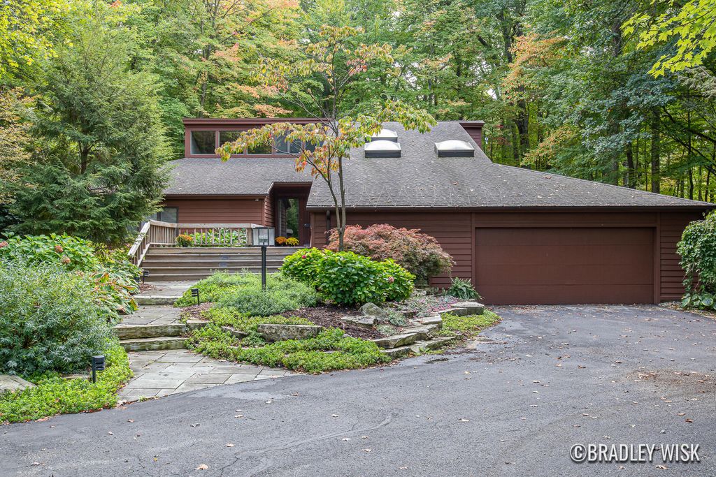 Photo of 18183 N Fruitport Road, Spring Lake, MI 49456 (MLS # 25052534)