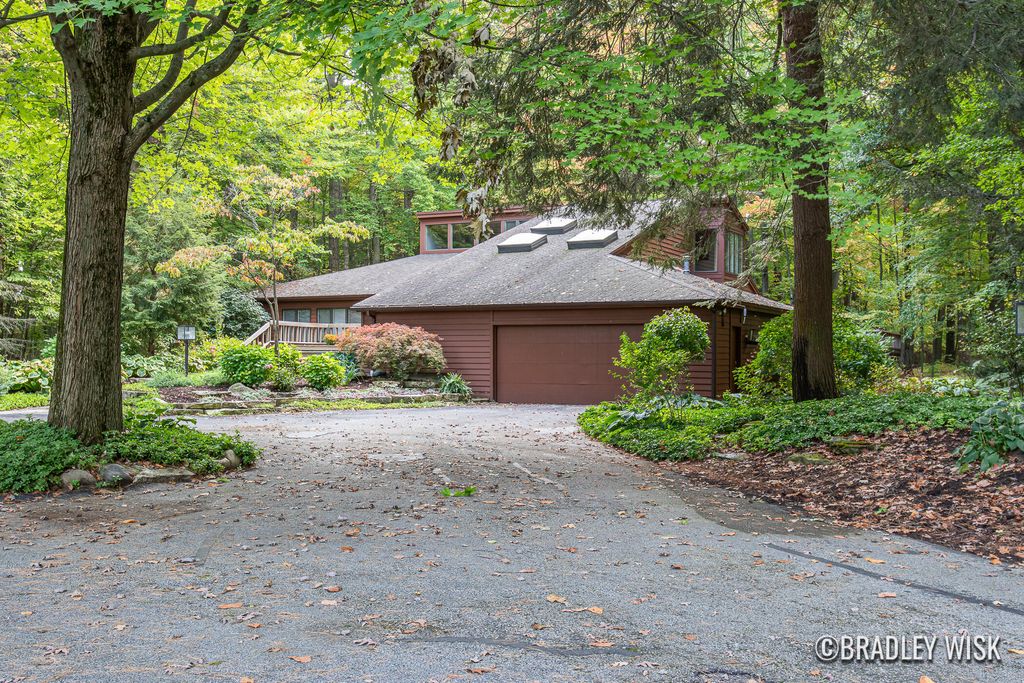 Photo of 18183 N Fruitport Road, Spring Lake, MI 49456 (MLS # 25052534)