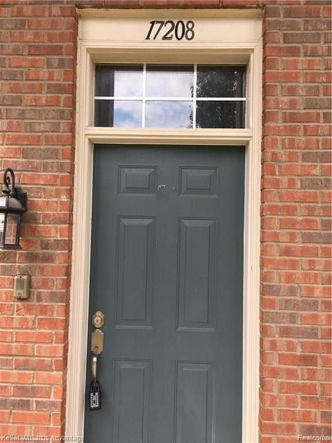 17208 Chesapeake Circle Circle Commerce Twp MI 48390