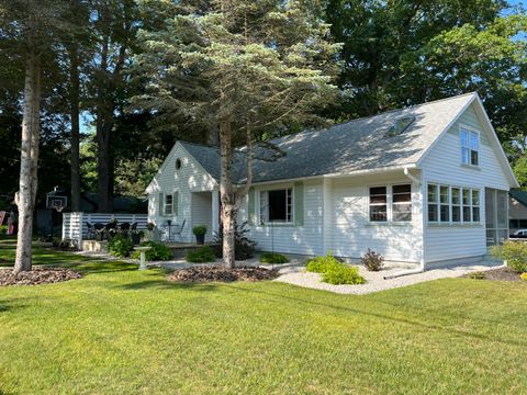Photo of 225 S Clymer Street, Pentwater, MI 49449 (MLS # 26021598)