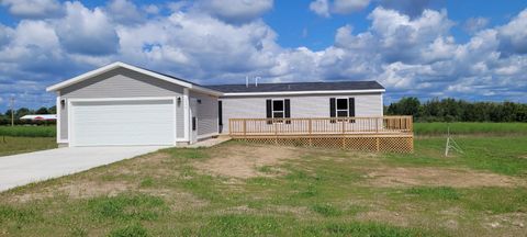 Photo of 5556 W Lake Boulevard, Hart, MI 49420 (MLS # 25041734)