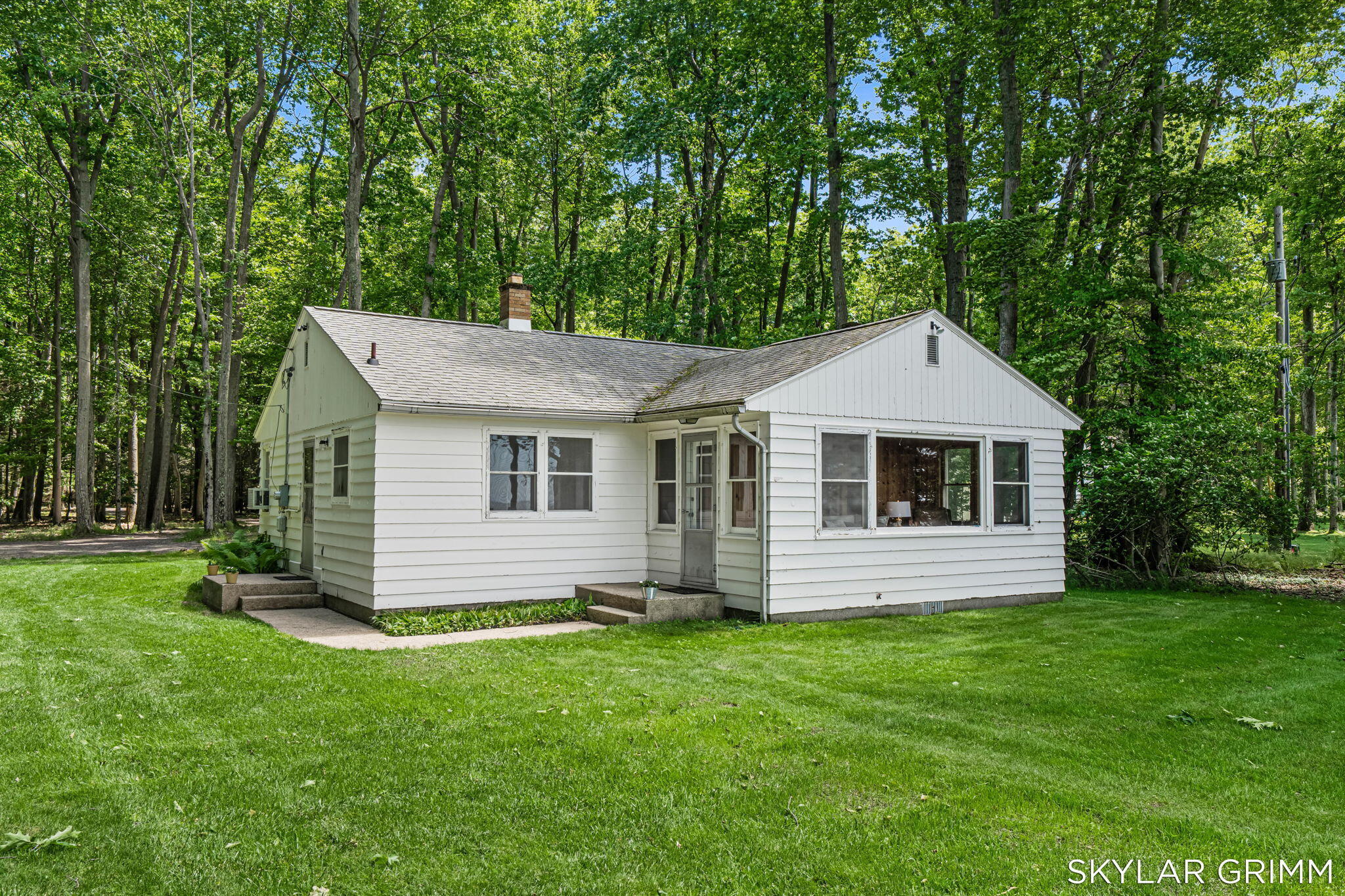 2121 N Scenic Drive