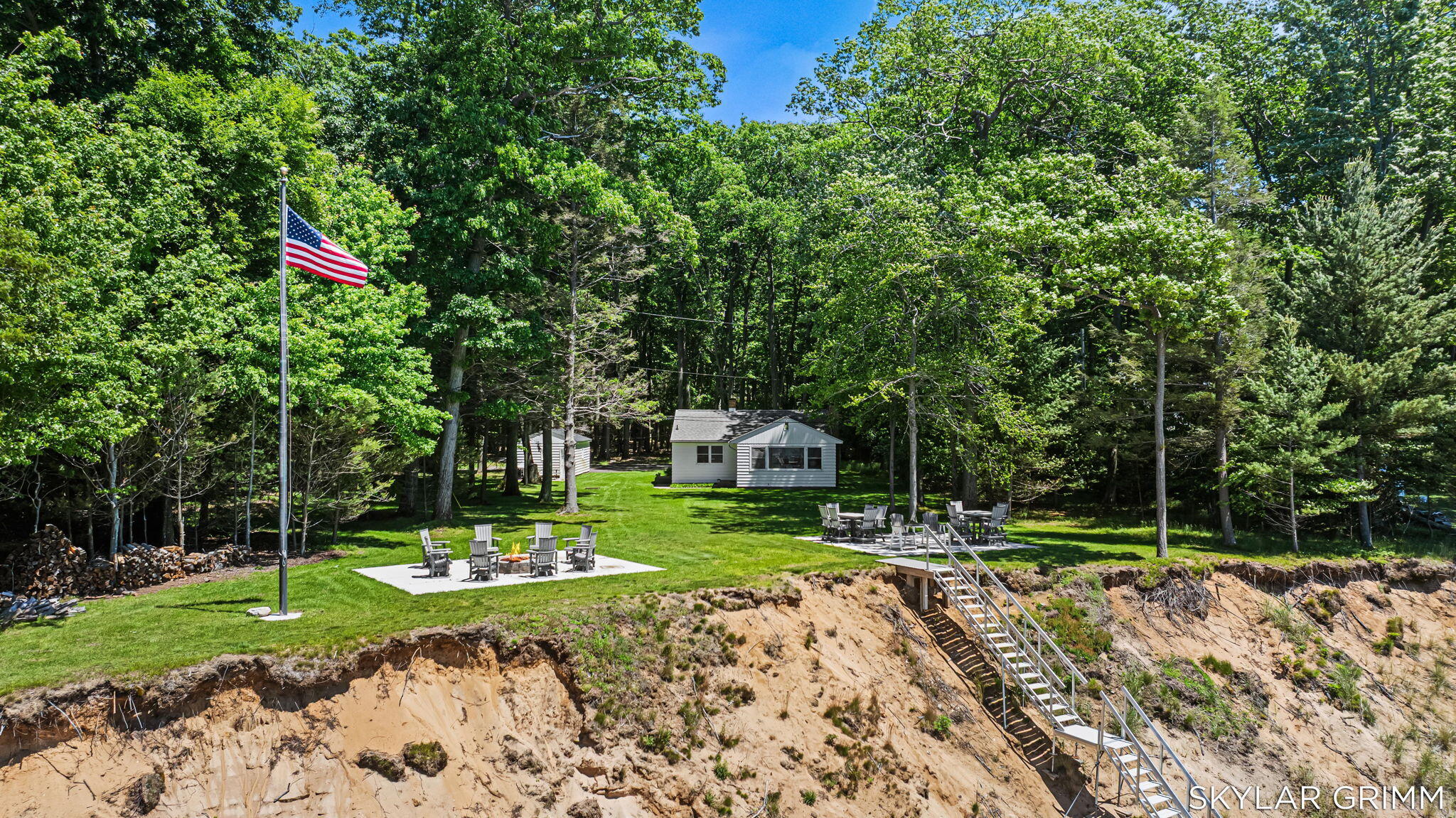 2121 N Scenic Drive