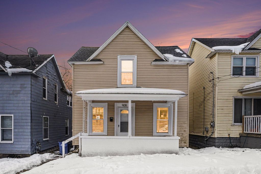 Photo of 908 Hall Street SE, Grand Rapids, MI 49507 (MLS # 26005809)