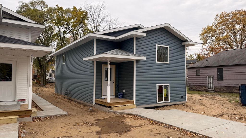 Photo of 444 E Isabella Avenue, Muskegon, MI 49442 (MLS # 25047772)