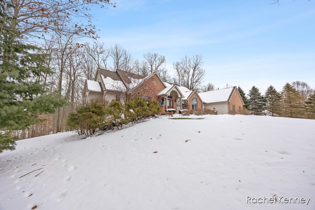 Photo of 3495 Diamond Ridge Drive NE, Rockford, MI 49341 (MLS # 26005127)