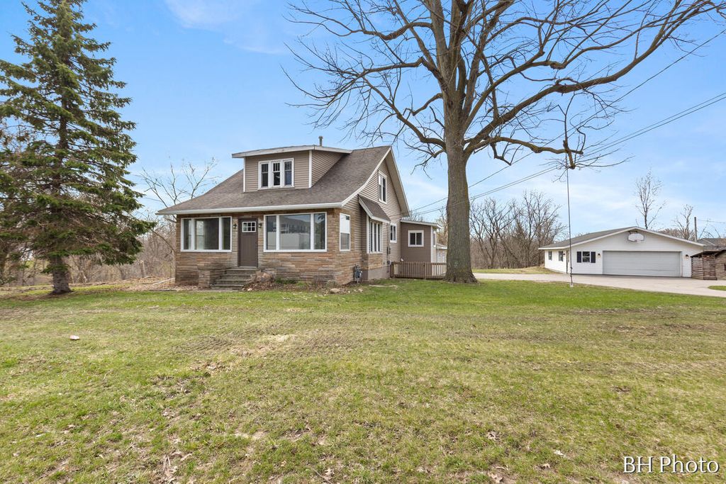 Photo of 10928 Adams Street, Holland, MI 49423 (MLS # 26012991)