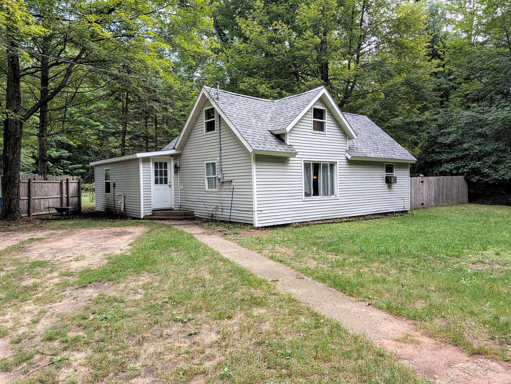 Photo of 1466 Scenic Drive, Muskegon, MI 49445 (MLS # 26046312)