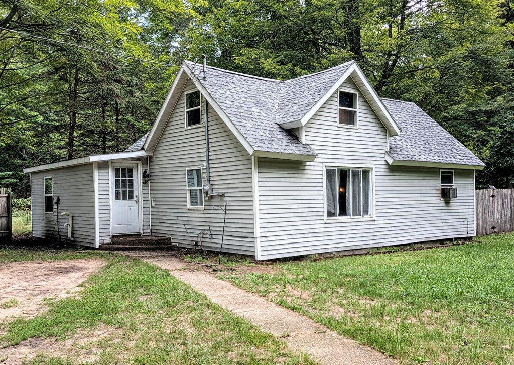 Photo of 1466 Scenic Drive, Muskegon, MI 49445 (MLS # 26046312)