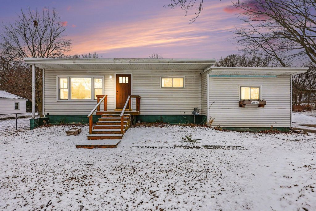 Photo of 2873 S Quarterline Road, Muskegon, MI 49444 (MLS # 26006481)