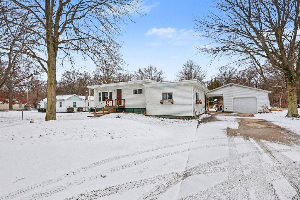 Photo of 2873 S Quarterline Road, Muskegon, MI 49444 (MLS # 26006481)