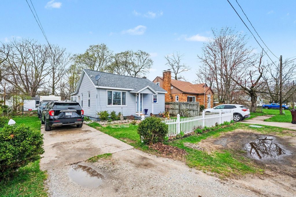 Photo of 1267 Graf Street, Muskegon, MI 49442 (MLS # 26017953)