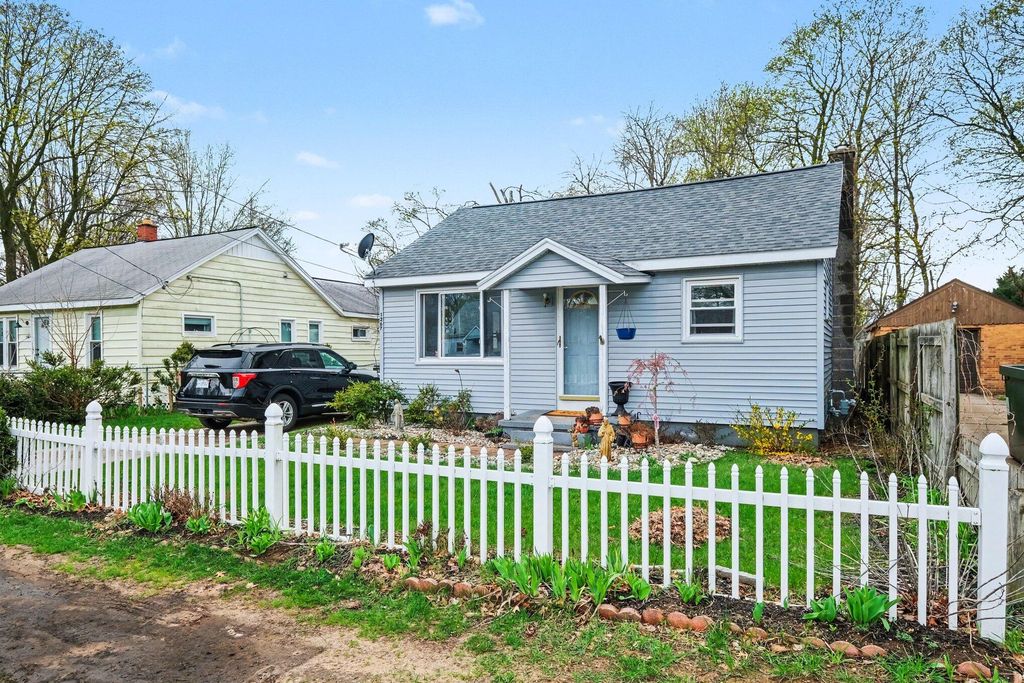Photo of 1267 Graf Street, Muskegon, MI 49442 (MLS # 26017953)