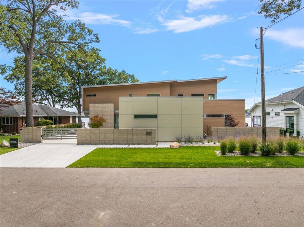 Photo of 602 Lawn Avenue, Holland, MI 49424 (MLS # 25048273)