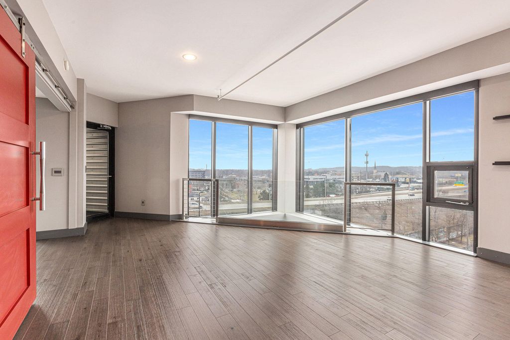 Photo of 600 Broadway Avenue NW #611, Grand Rapids, MI 49504 (MLS # 24005728)