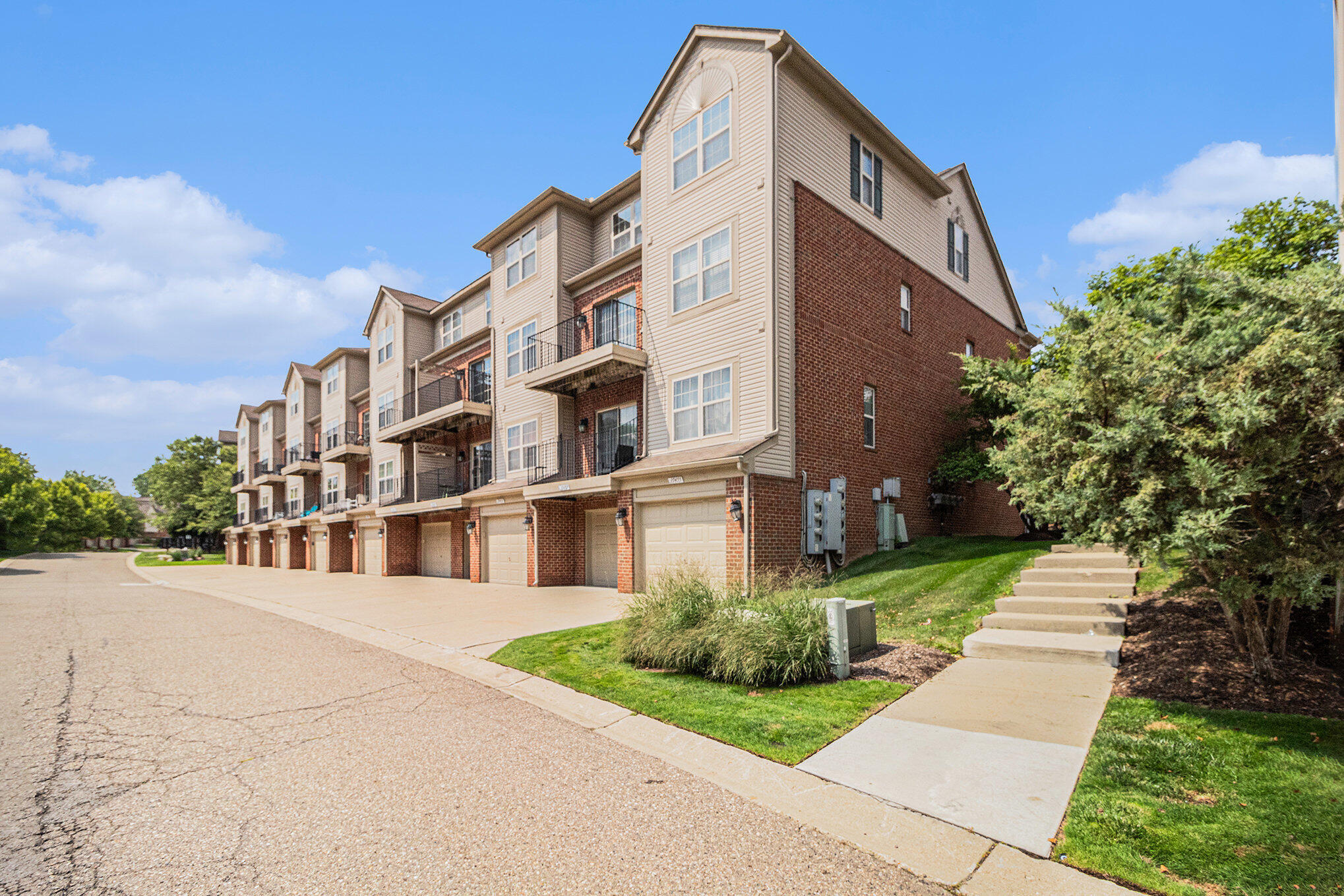 39459 Springwater Drive