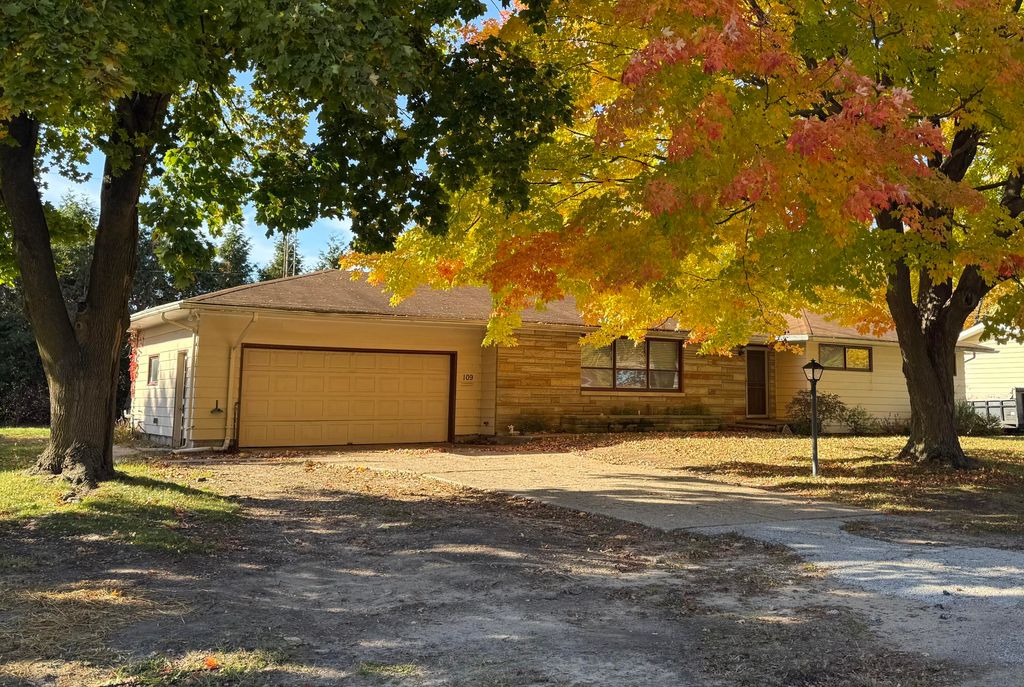 Photo of 109 Bennett Avenue, Hartford, MI 49057 (MLS # 25058962)