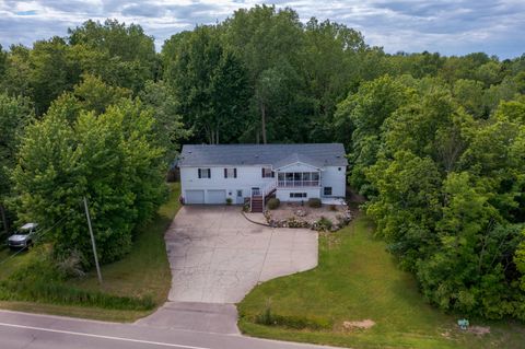 Single Family Residence in South Haven MI 484 Blue Star Highway 57.jpg