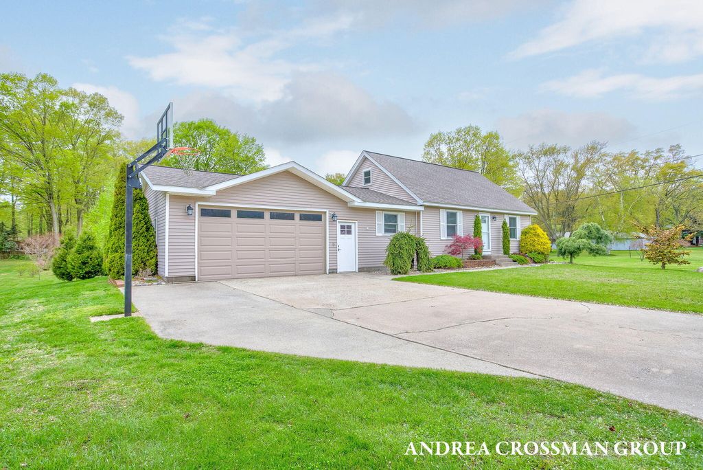Photo of 4684 Pine Drive, Holland, MI 49423 (MLS # 26018740)