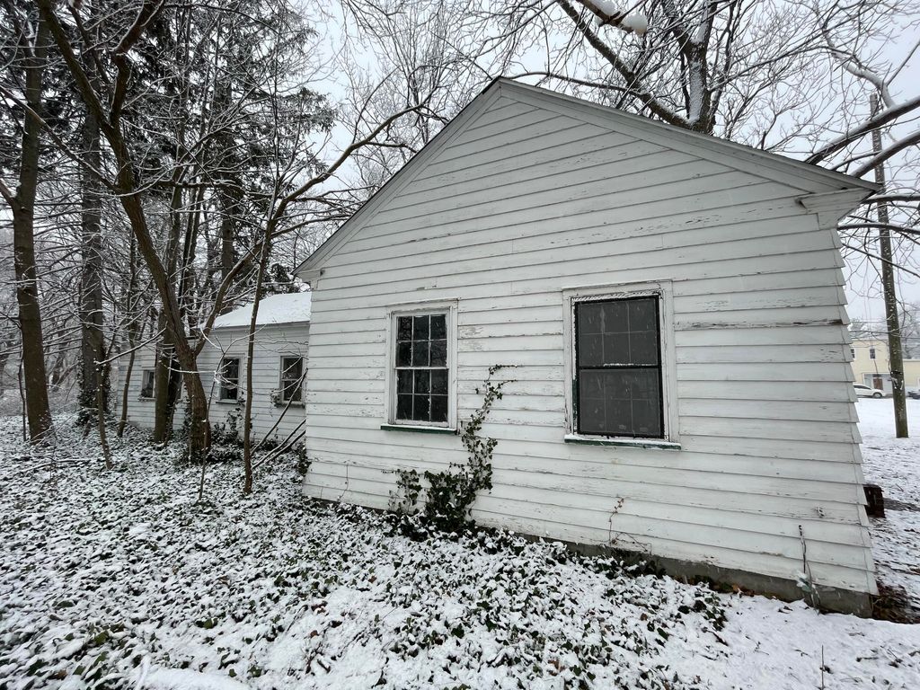 Photo of 697 W Grand Avenue, Muskegon, MI 49441 (MLS # 26005474)