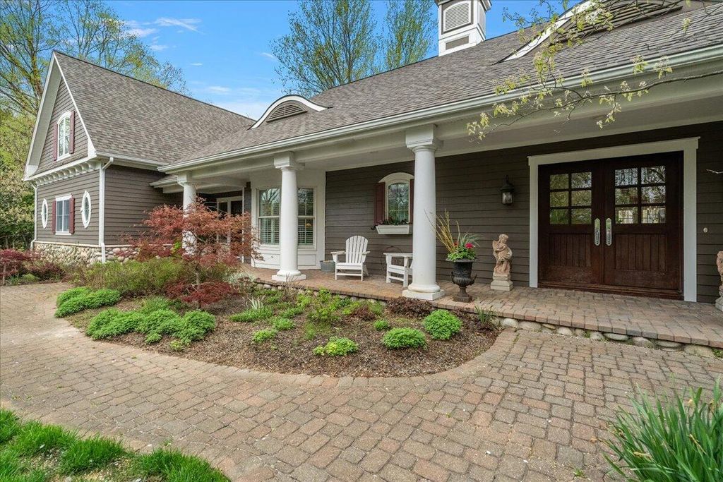 Photo of 3155 Lake Drive SE, East Grand Rapids, MI 49506 (MLS # 26018822)