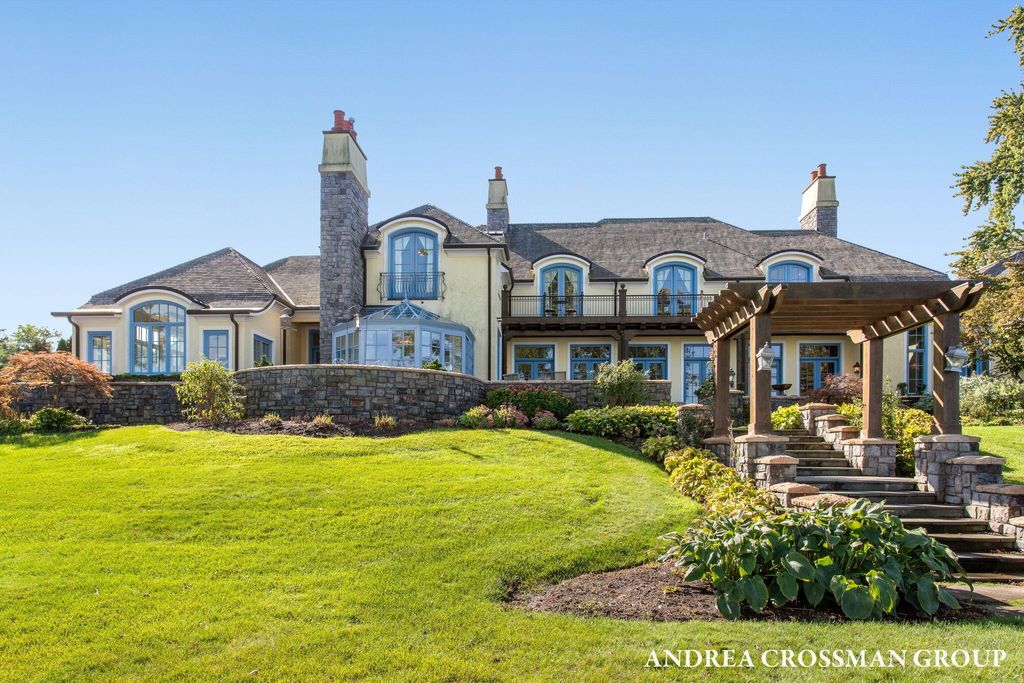 Photo of 1933 South Shore Drive, Holland, MI 49423 (MLS # 25006081)