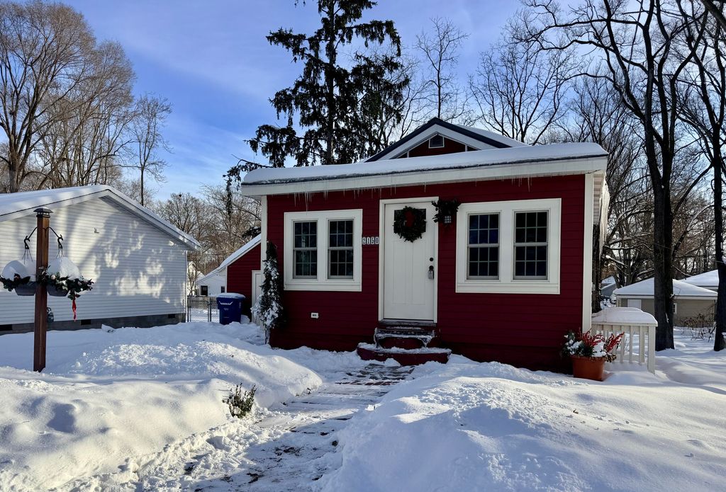 Photo of 2150 Kinsey Street, Muskegon, MI 49441 (MLS # 25060552)