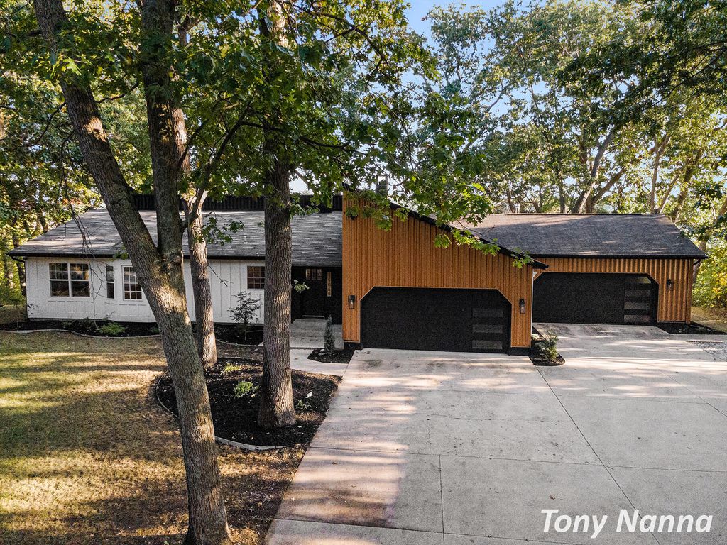Photo of 15060 Mercury Drive, Grand Haven, MI 49417 (MLS # 25048072)