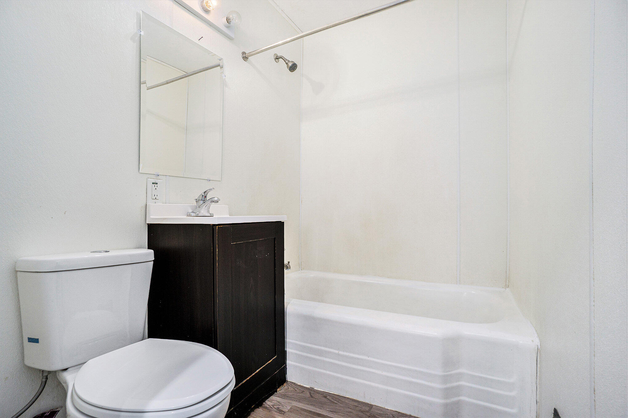 Kalamazoo, Michigan 49001, United States, 3 Bedrooms Bedrooms, ,1 BathroomBathrooms,Residential,Active,33093