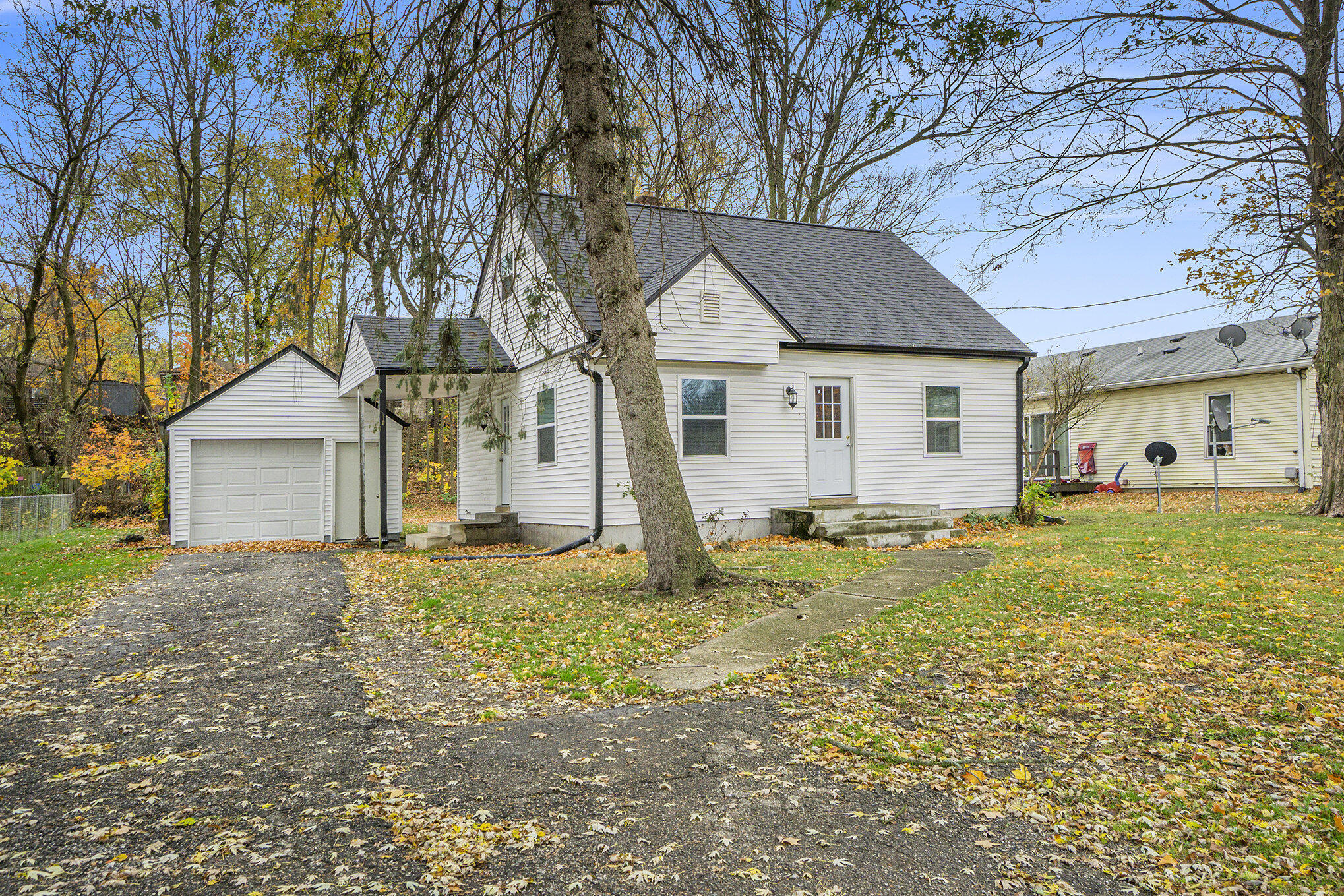 Kalamazoo, Michigan 49001, United States, 3 Bedrooms Bedrooms, ,1 BathroomBathrooms,Residential,Active,33093