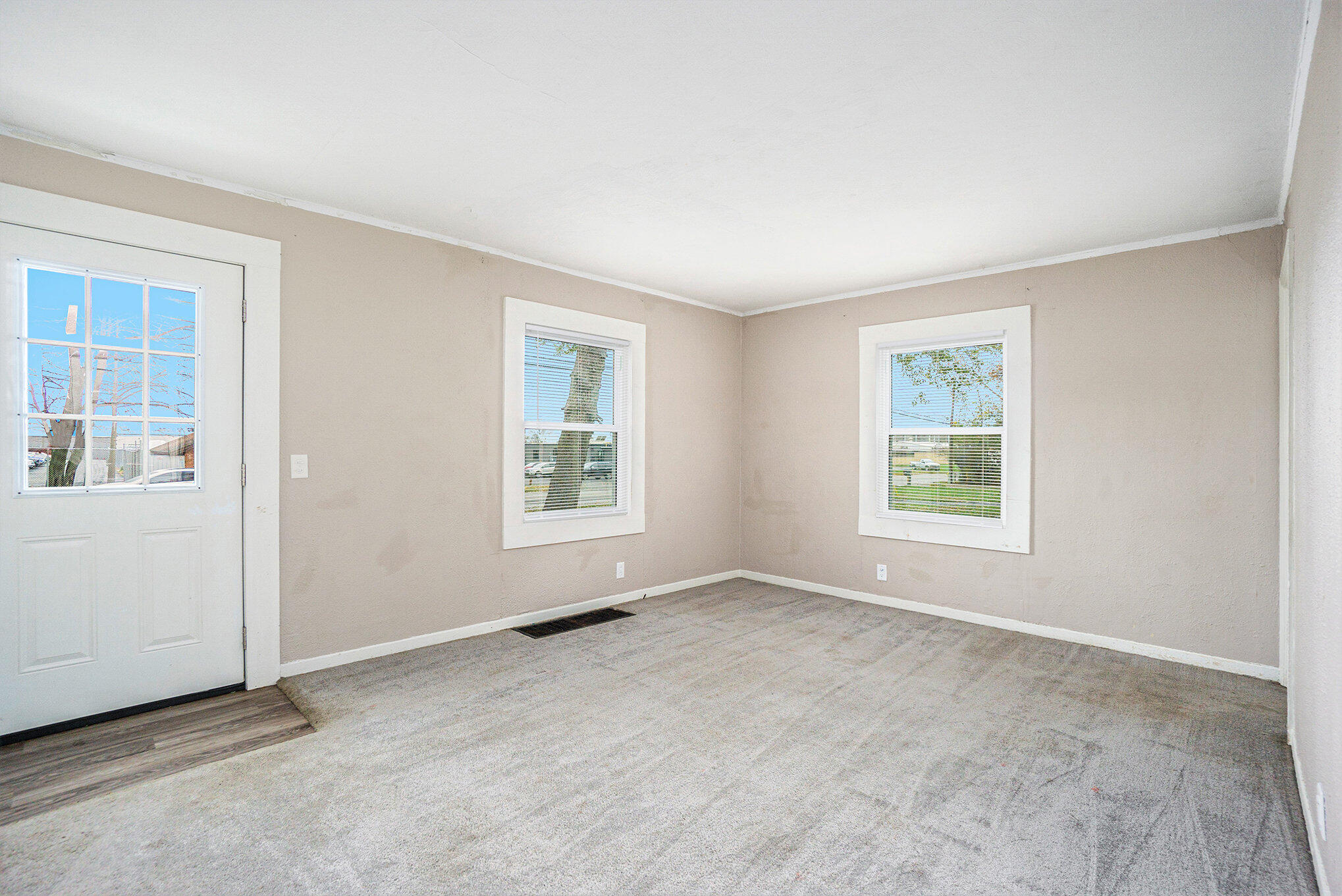 Kalamazoo, Michigan 49001, United States, 3 Bedrooms Bedrooms, ,1 BathroomBathrooms,Residential,Active,33093