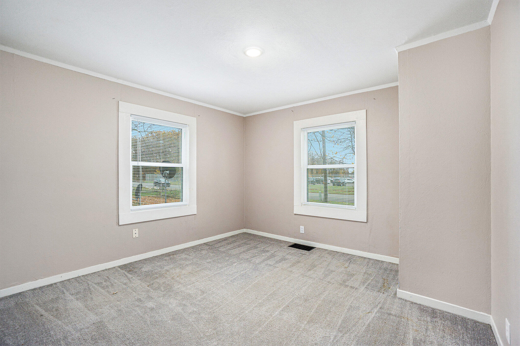 Kalamazoo, Michigan 49001, United States, 3 Bedrooms Bedrooms, ,1 BathroomBathrooms,Residential,Active,33093