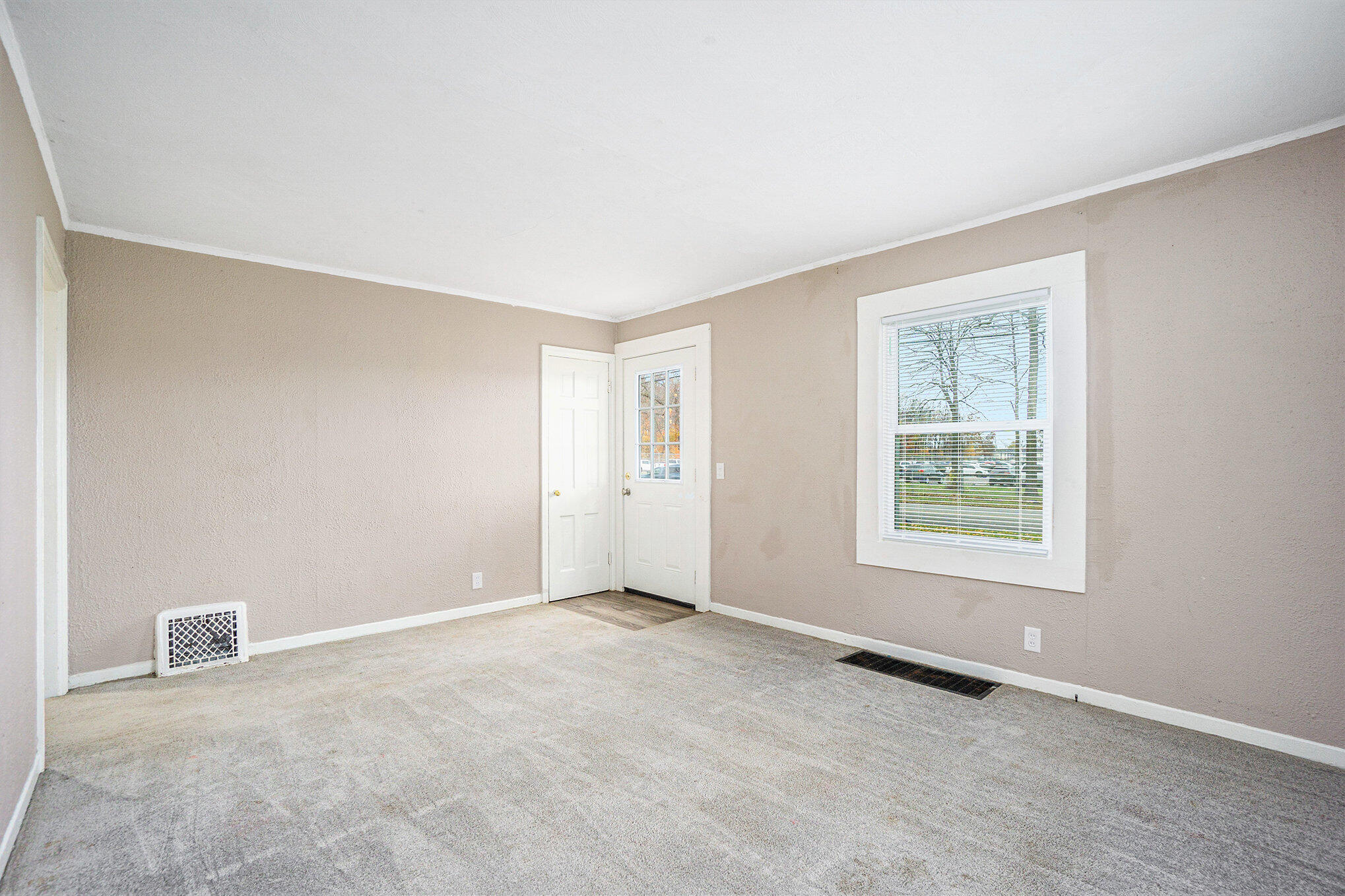 Kalamazoo, Michigan 49001, United States, 3 Bedrooms Bedrooms, ,1 BathroomBathrooms,Residential,Active,33093