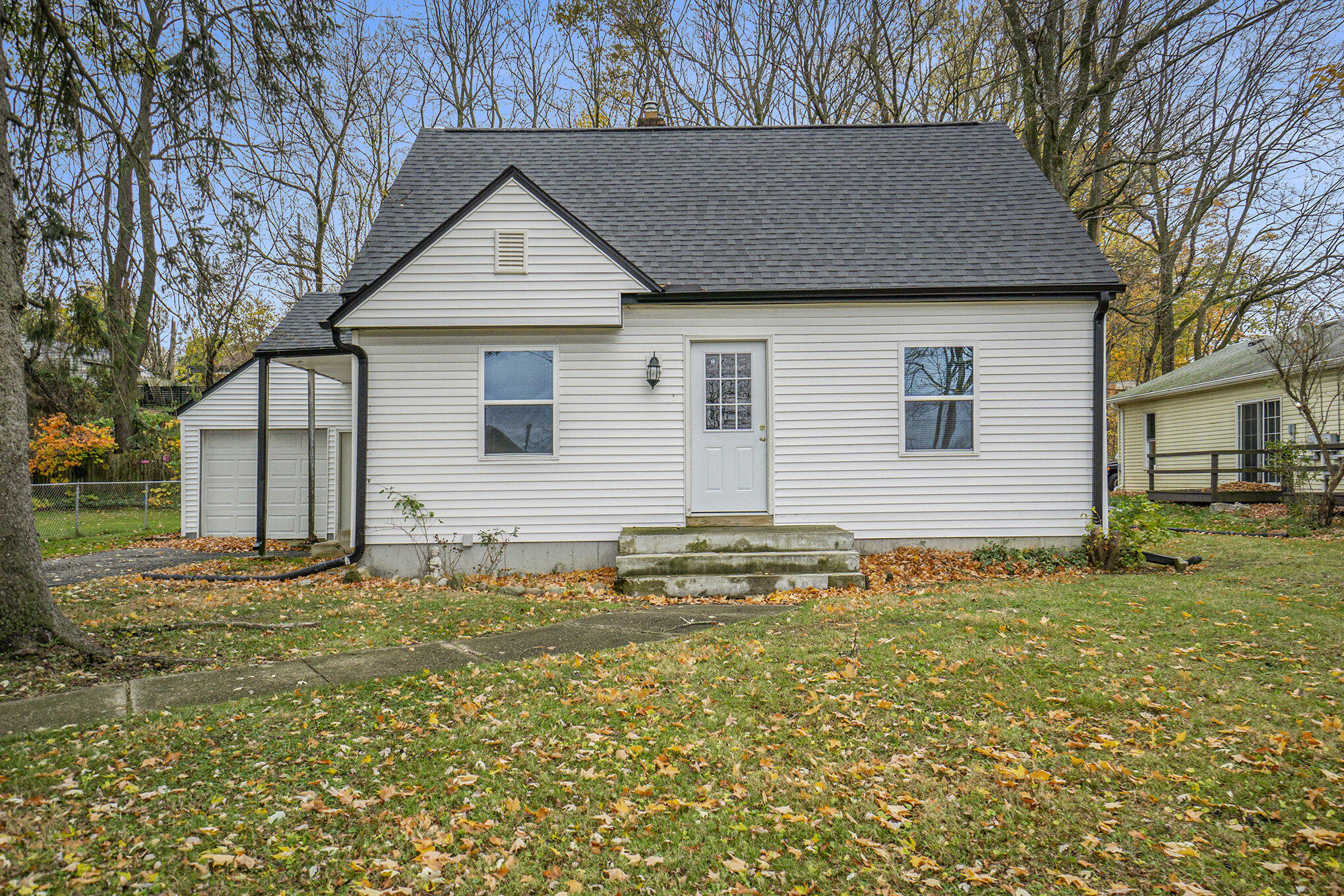 Kalamazoo, Michigan 49001, United States, 3 Bedrooms Bedrooms, ,1 BathroomBathrooms,Residential,Active,33093