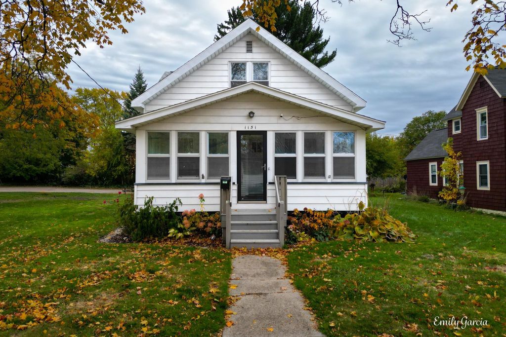 Photo of 1151 W Dale Avenue, Muskegon, MI 49441 (MLS # 25057223)