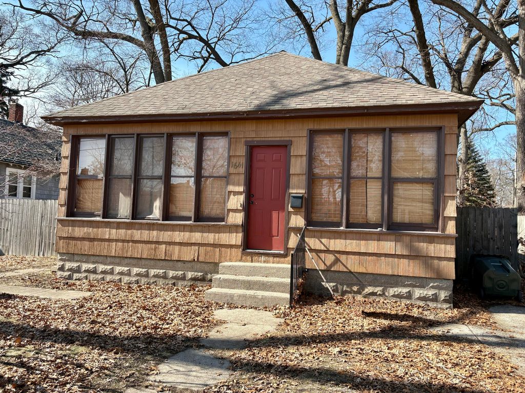 Photo of 1641 Sanford Street, Muskegon, MI 49441 (MLS # 26000654)