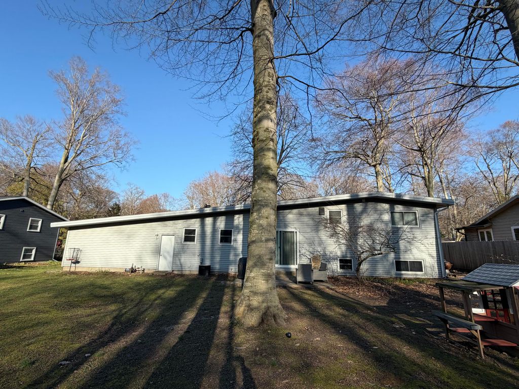 Photo of 322 Roosevelt Avenue, Holland, MI 49424 (MLS # 26015080)