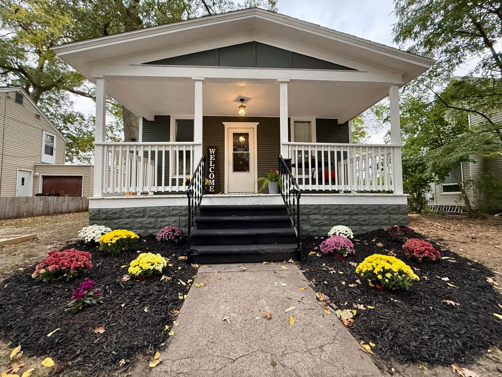 Photo of 1471 Leahy Street, Muskegon, MI 49442 (MLS # 25052435)