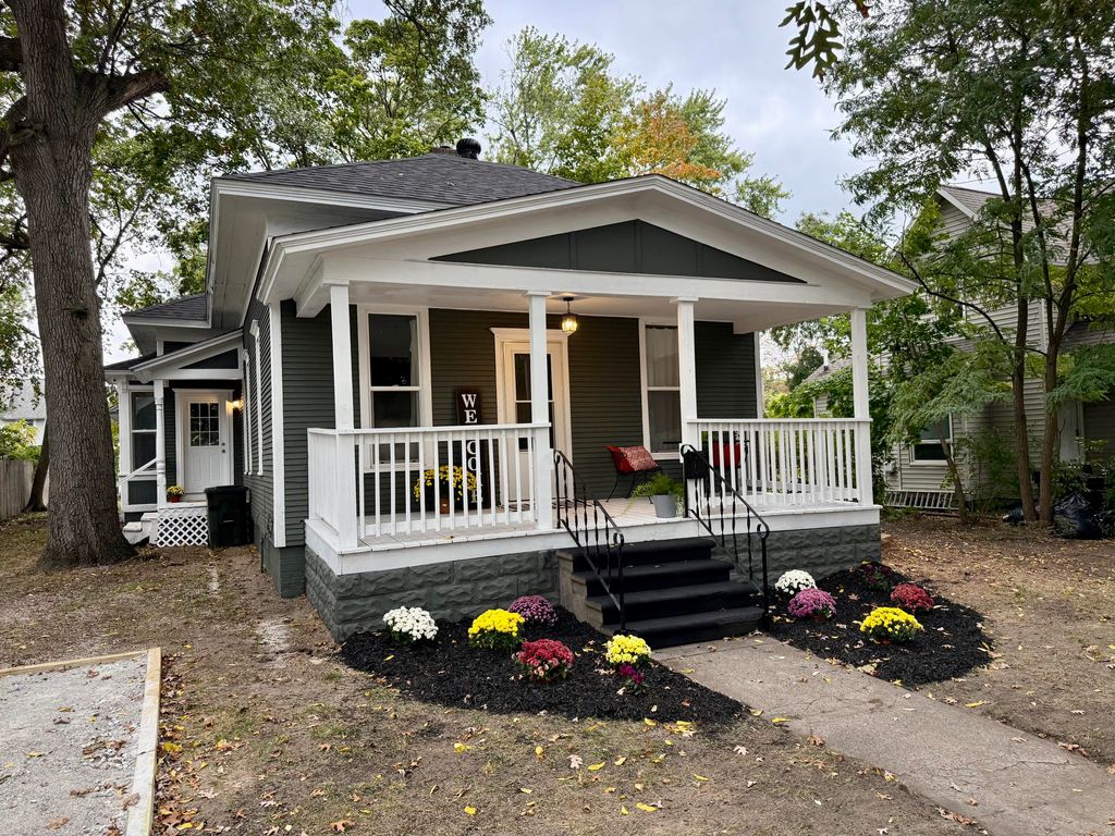 Photo of 1471 Leahy Street, Muskegon, MI 49442 (MLS # 25052435)