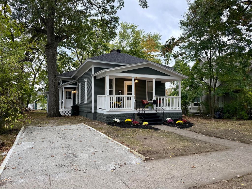 Photo of 1471 Leahy Street, Muskegon, MI 49442 (MLS # 25052435)