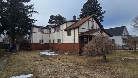 Photo of 710 E Foster Street, Ludington, MI 49431 (MLS # 26015427)