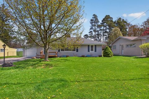 Photo of 2325 Maple Drive, Jackson, MI 49203 (MLS # 26017528)