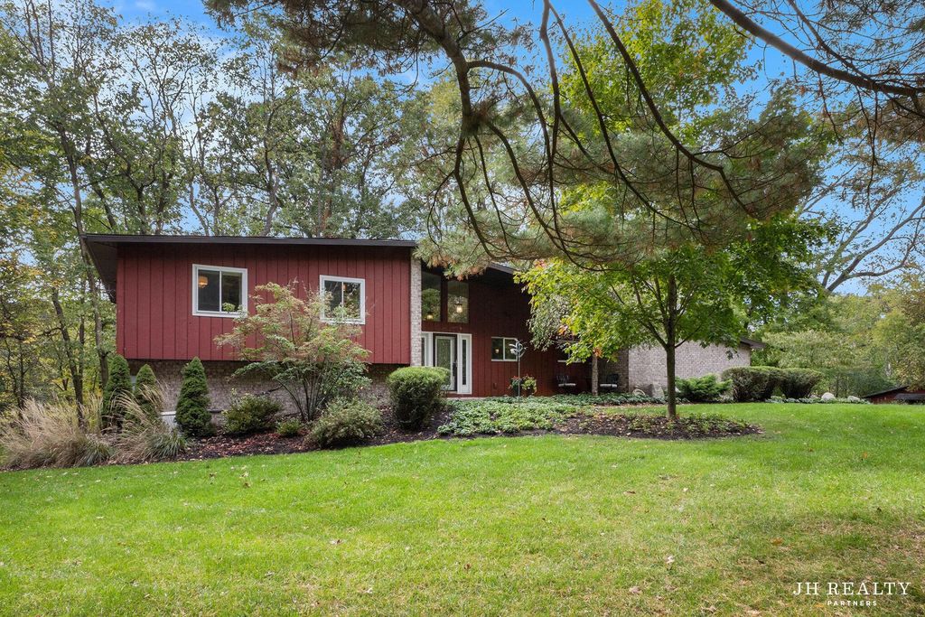 Photo of 1565 Cramton Avenue NE, Ada, MI 49301 (MLS # 25051902)