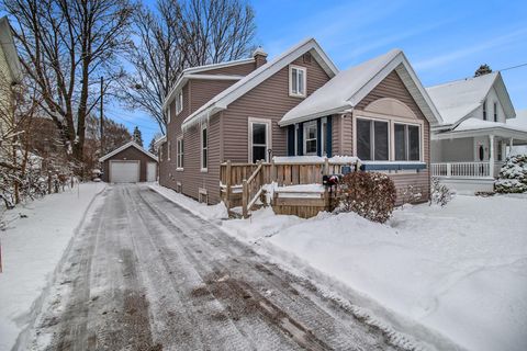 Photo of 111 S Staffon Street, Ludington, MI 49431 (MLS # 25060527)