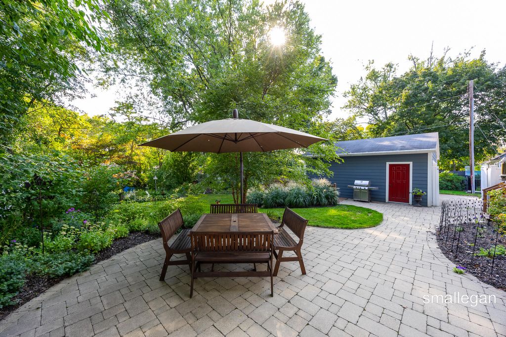 Photo of 2114 Tenway Drive SE, East Grand Rapids, MI 49506 (MLS # 25046612)