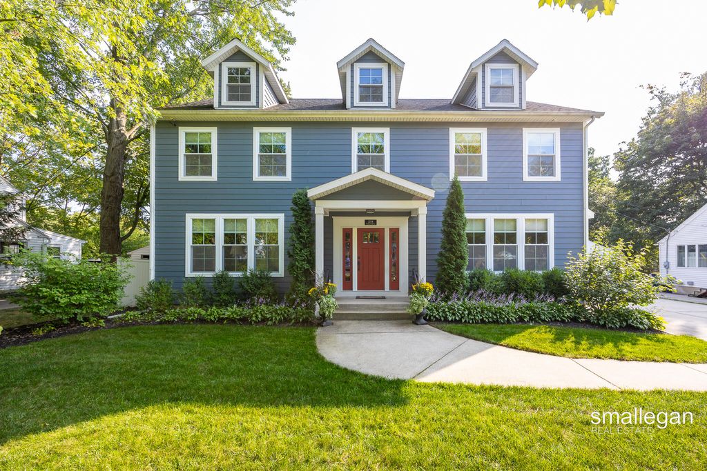 Photo of 2114 Tenway Drive SE, East Grand Rapids, MI 49506 (MLS # 25046612)