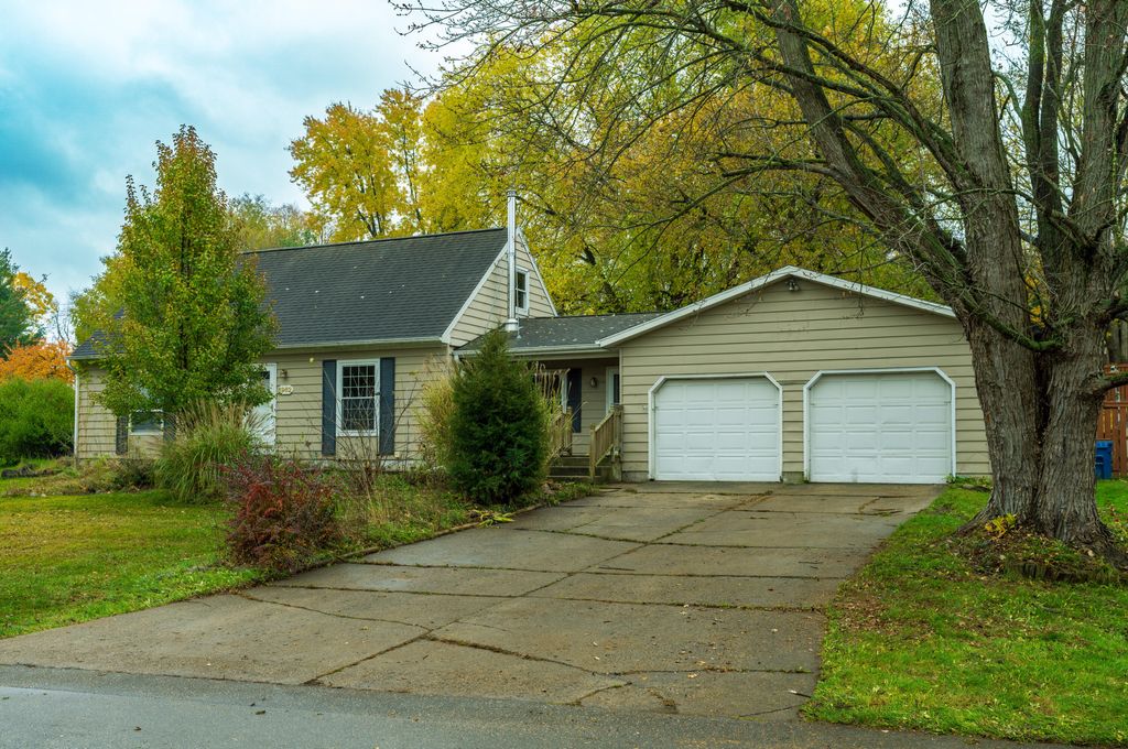 Photo of 6962 Adaside Drive SE, Ada, MI 49301 (MLS # 25057352)
