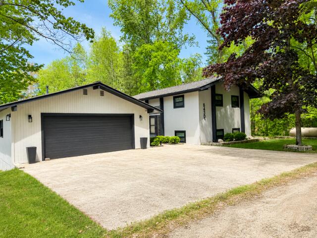 8430 Lynwood Lane