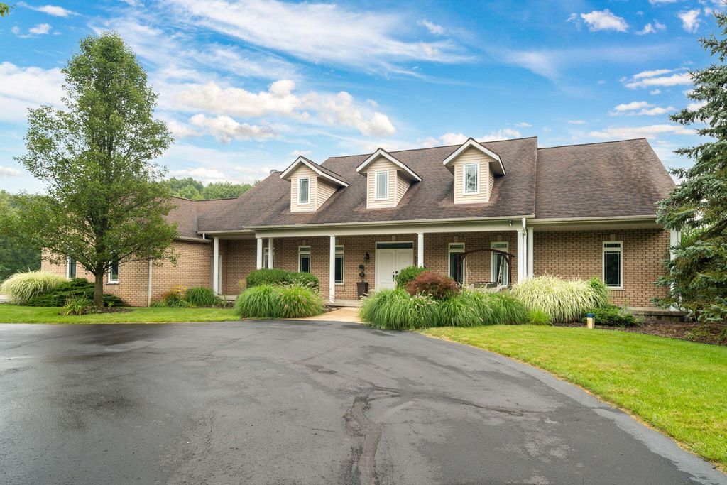 Photo of 5578 Wing Avenue SE, Kentwood, MI 49512 (MLS # 23031676)