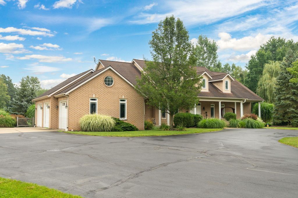 Photo of 5578 Wing Avenue SE, Kentwood, MI 49512 (MLS # 23031676)